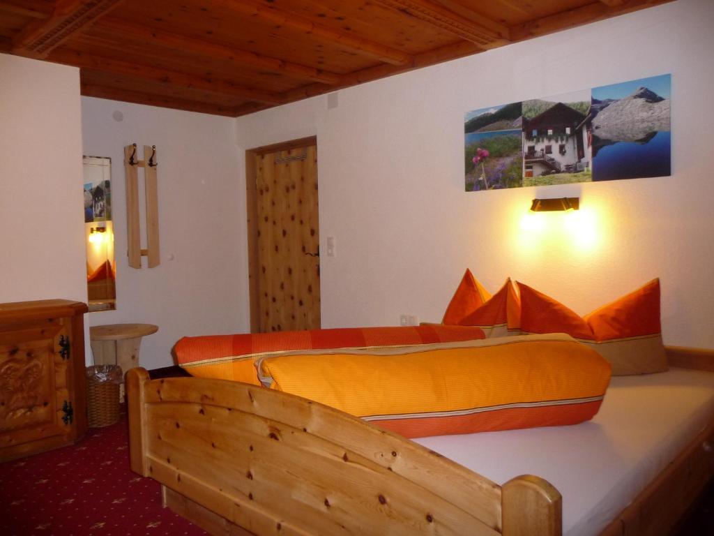 Apart Piz Mondin Pfunds Room photo