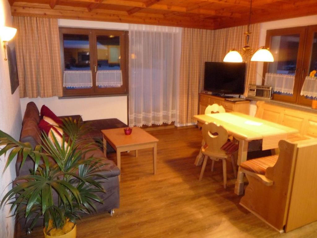 Apart Piz Mondin Pfunds Room photo